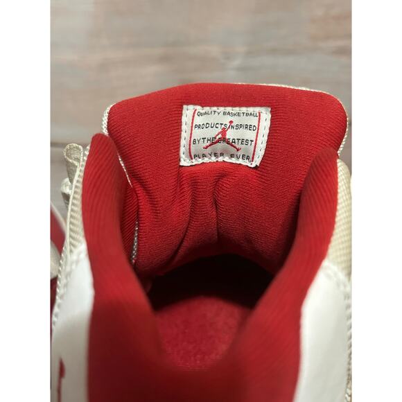 Men’s JORDAN 11 CHERRY 10.5 - Picture 8 of 11